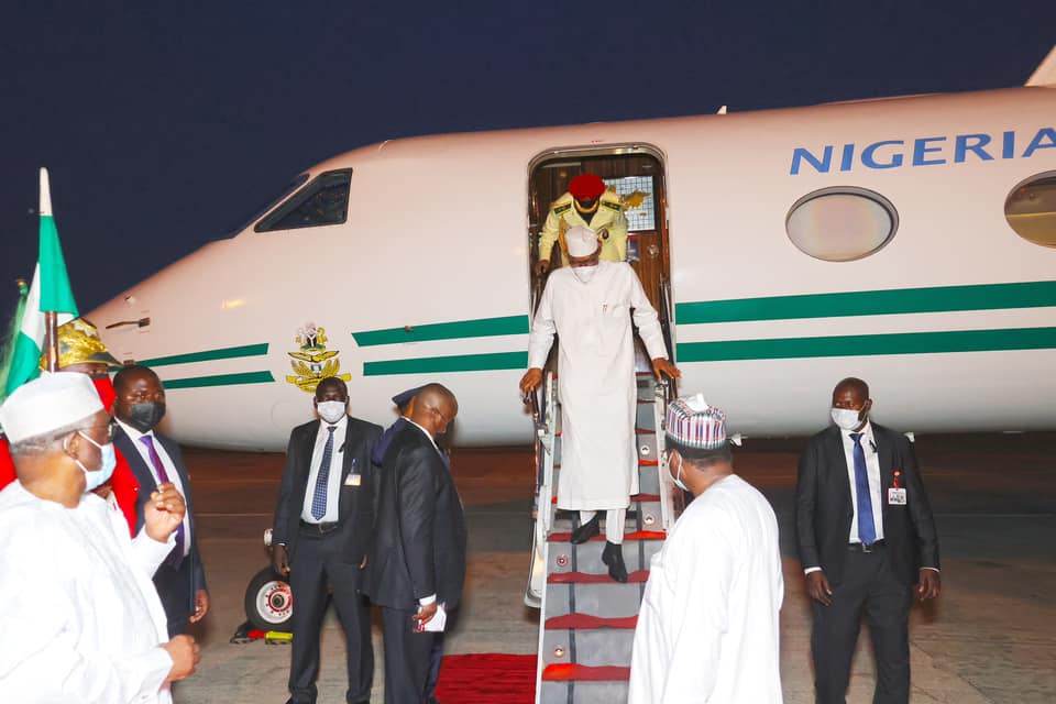 buhari arrive 8